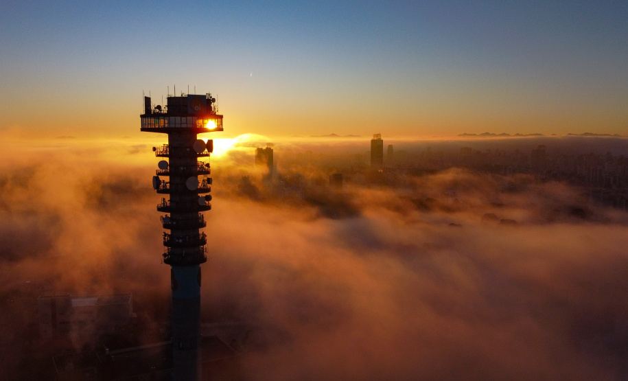 Exposição de fotojornalismo 39 Anos em 39 Imagens de Curitiba entra em cartaz na Biblioteca