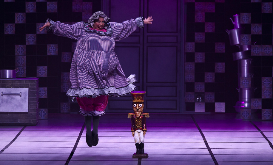 Grupo de bailarinos master do Guaíra apresenta espetáculo com audiodescrição e Libras