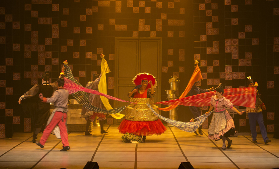 Grupo de bailarinos master do Guaíra apresenta espetáculo com audiodescrição e Libras