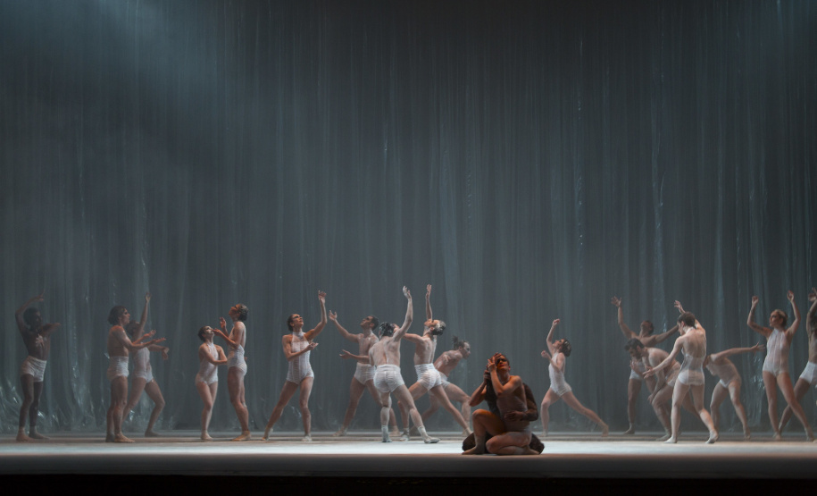 Balé Teatro Guaíra apresenta “O Lago dos Cisnes” nos dias 24 e 25 de julho