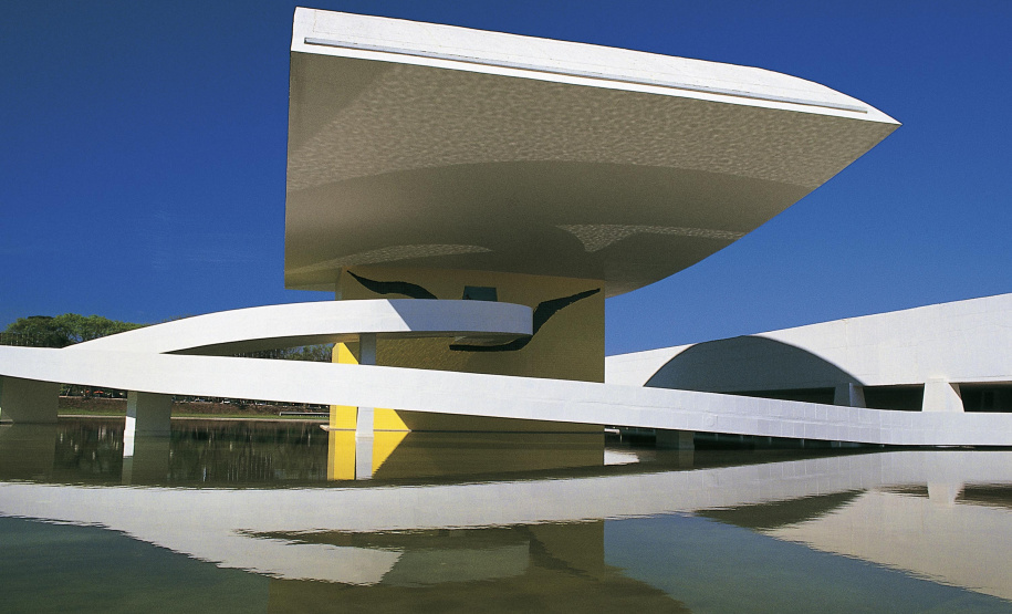 Museu Oscar Niemeyer inaugura espaço de convivência para visitantes
