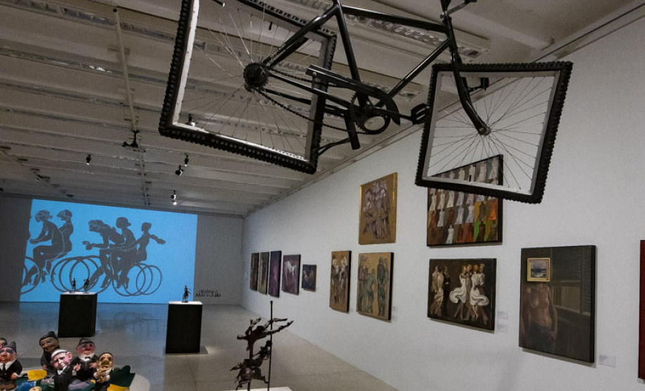 Oficinas artísticas e mediações presenciais do MON no mês de agosto -