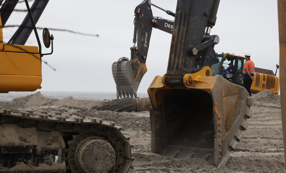 Litoral do Paraná conta com areia da praia renovada antes da data prevista