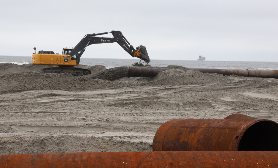 Litoral do Paraná conta com areia da praia renovada antes da data prevista