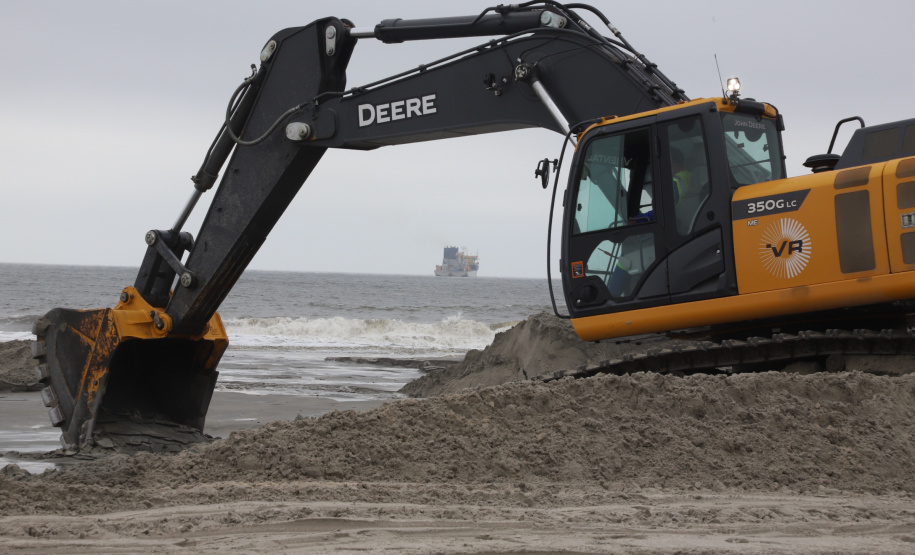 Litoral do Paraná conta com areia da praia renovada antes da data prevista