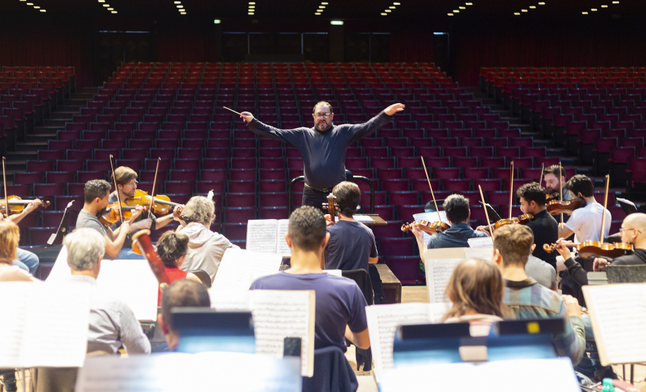 Orquestra Sinfônica do Paraná apresenta a quinta sinfonia de Bruckner no Guairão