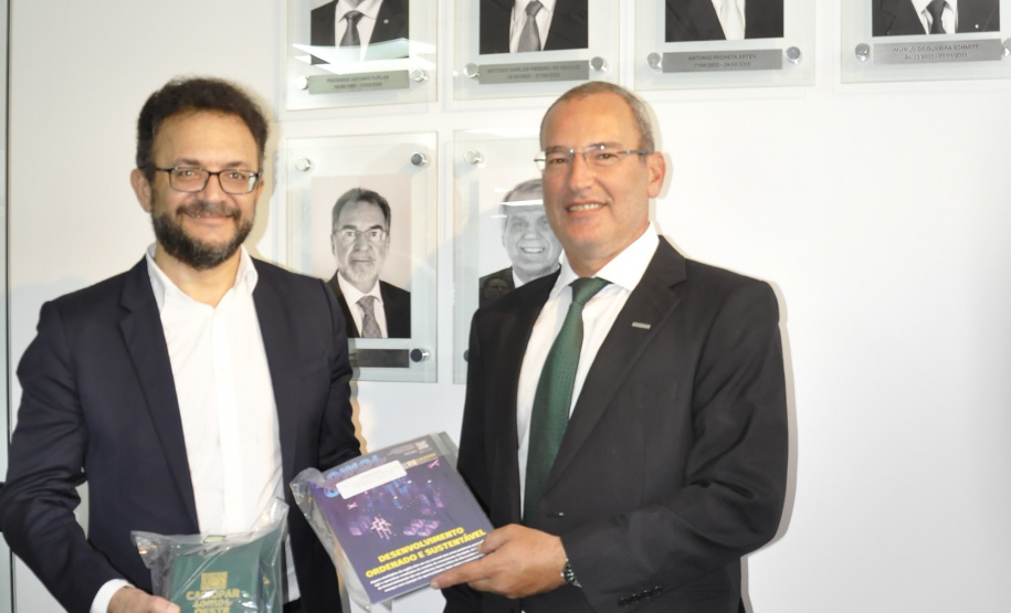 Fomento Paraná recebe missão técnica de associações comerciais do oeste do estado