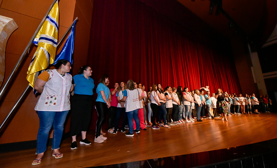 Primeira apresentação do projeto Crianças no Teatro encanta plateia em Francisco Beltrão