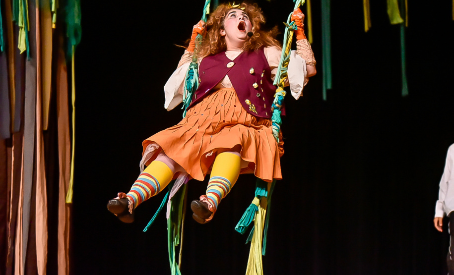 Primeira apresentação do projeto Crianças no Teatro encanta plateia em Francisco Beltrão