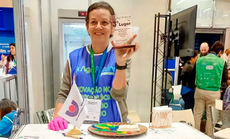 Doutoranda do Programa de Pós-graduação em Desenvolvimento Rural Sustentável da Universidade Estadual do Oeste do Paraná (Unioeste), Campus de Marechal Cândido Rondon, Ana Maria da Silva
