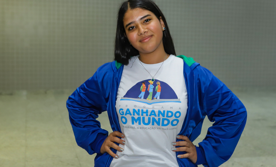 Estudantes participantes do programa Ganhando o Mundo, do Governo do Estado, chegam ao Aeroporto Afonso Pena após estudarem um semestre letivo na Nova Zelândia