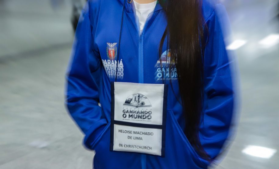 Estudantes participantes do programa Ganhando o Mundo, do Governo do Estado, chegam ao Aeroporto Afonso Pena após estudarem um semestre letivo na Nova Zelândia