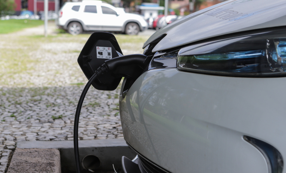 Carregamento de carro elétrico no Palácio Iguaçu