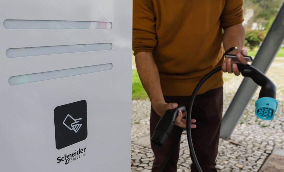 Carregamento de carro elétrico no Palácio Iguaçu