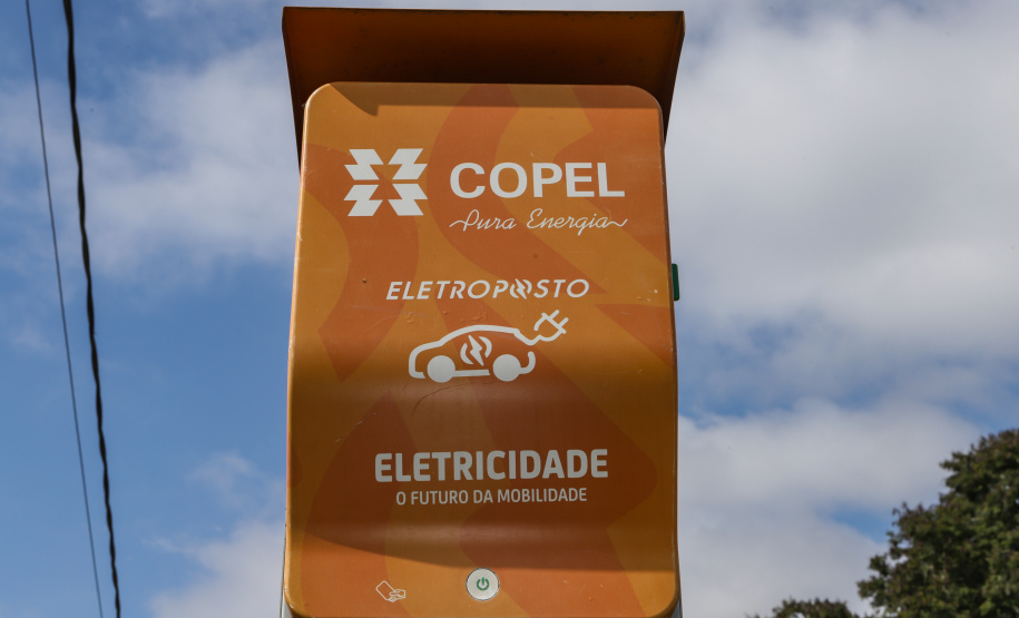 Carregamento de carro elétrico no Palácio Iguaçu