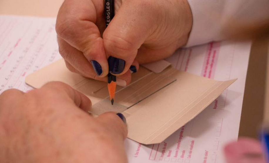 Outubro Rosa: ambulatório do HU-UEPG realiza coleta de preventivo em servidoras