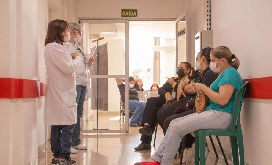 Outubro Rosa: ambulatório do HU-UEPG realiza coleta de preventivo em servidoras