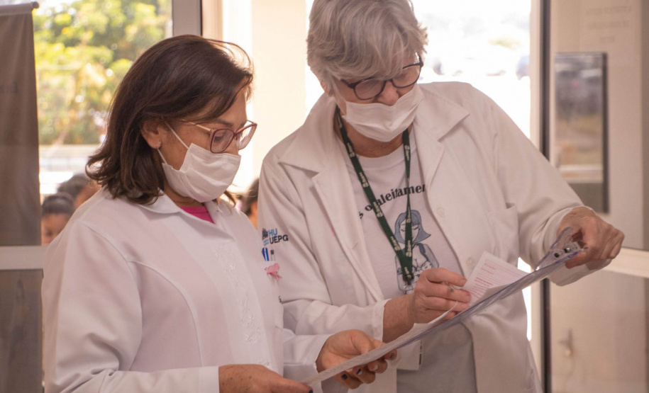 Outubro Rosa: ambulatório do HU-UEPG realiza coleta de preventivo em servidoras