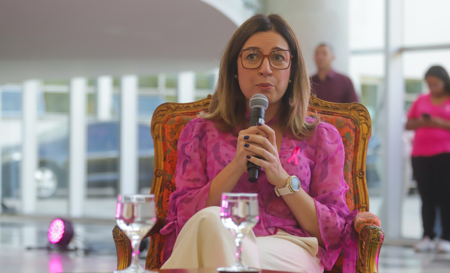 Primeira-dama destaca importância da conscientização contra o câncer de mama