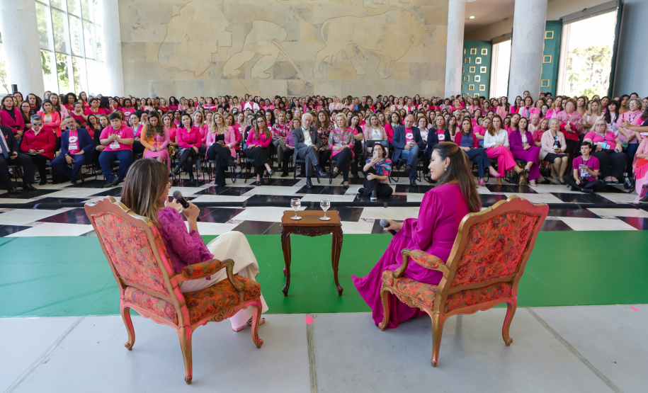 Primeira-dama destaca importância da conscientização contra o câncer de mama