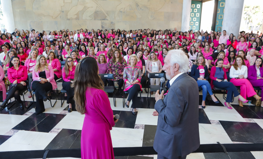 Primeira-dama destaca importância da conscientização contra o câncer de mama