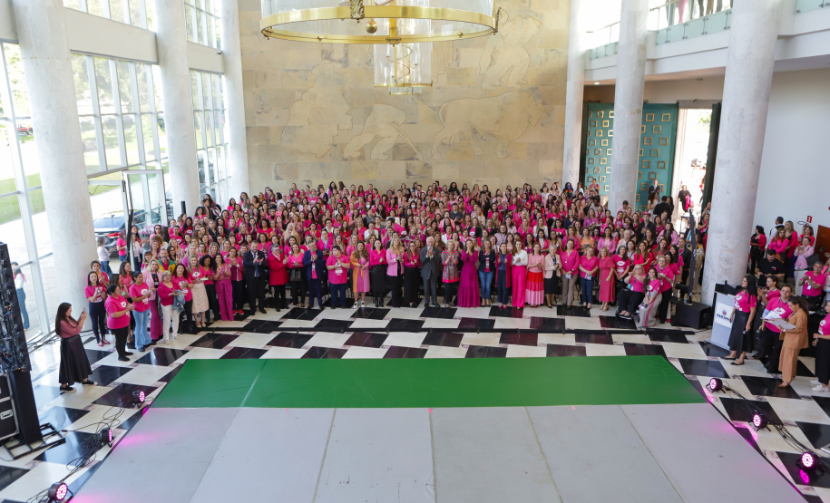 Primeira-dama destaca importância da conscientização contra o câncer de mama