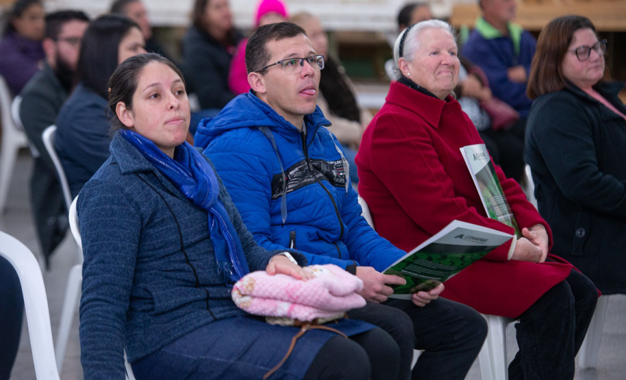 Criado para facilitar a regularização de imóveis sem registro em todo o Paraná, o programa Escritura na Mão será ampliado pelo Governo do Estado a partir de 2023. Com isso, a meta estabelecida inicialmente, de atender 16 mil famílias, deverá ser expandida a partir do firmamento de novas parcerias com os municípios e de um modelo mais simples de contratação -