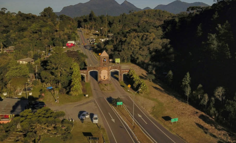 Estrada da Graciosa não é alternativa para veículos pesados durante interdição da BR-277