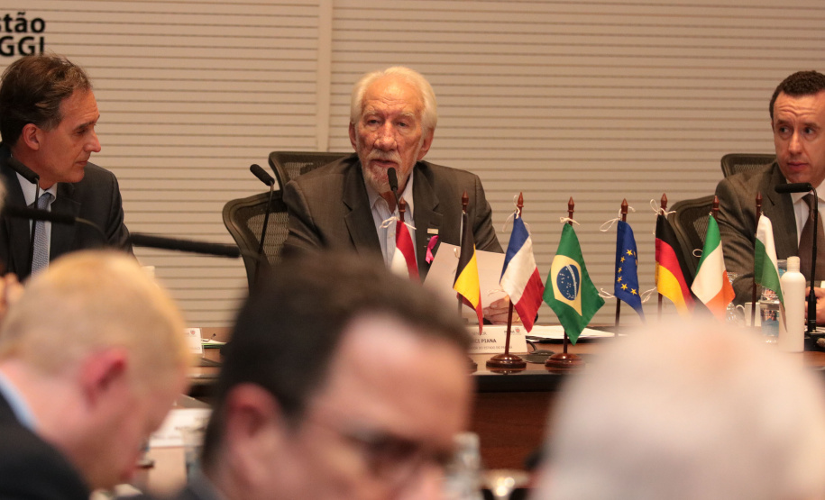 Vice-governador do Estado do Paraná, Darcia Piana, durante reunião com cônsules da União Europeia -