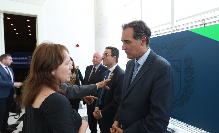 Vice-governador do Estado do Paraná, Darcia Piana, durante reunião com cônsules da União Europeia -