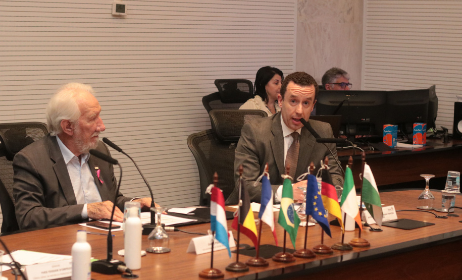 Vice-governador do Estado do Paraná, Darcia Piana, durante reunião com cônsules da União Europeia -