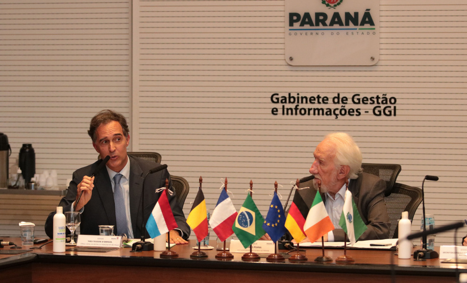 Vice-governador do Estado do Paraná, Darcia Piana, durante reunião com cônsules da União Europeia -
