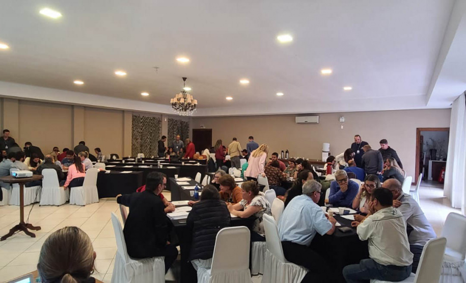 Adapar promove treinamentos para integrar e atualizar servidores