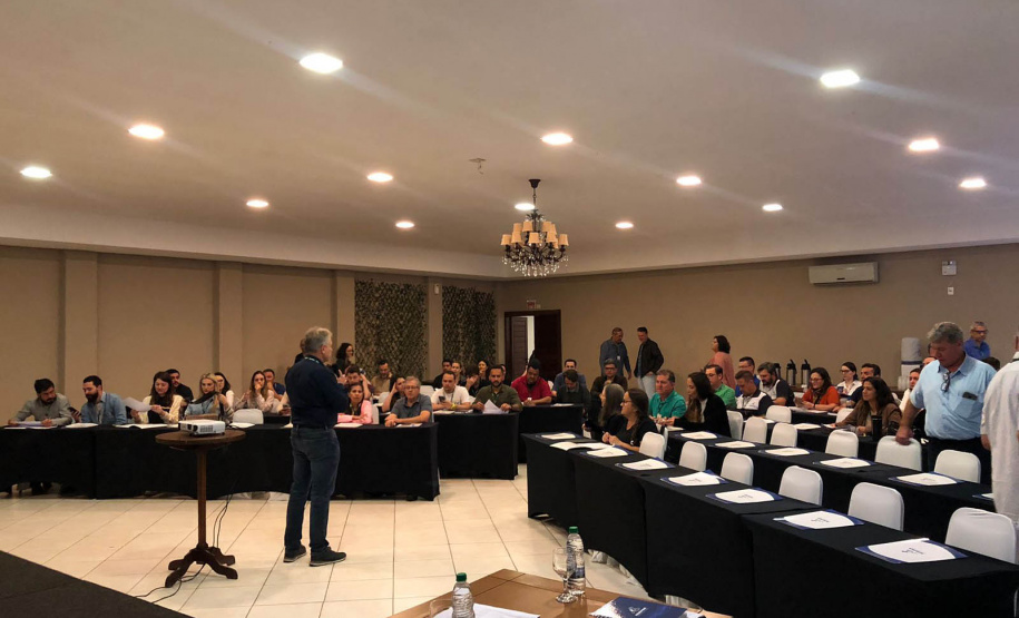 Adapar promove treinamentos para integrar e atualizar servidores