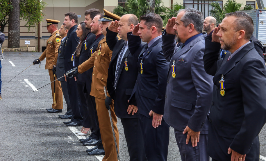 Polícia Militar do Paraná homenageia policiais que participaram da Operação Guarapuava