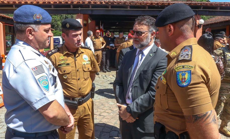 PMPR homenageia militares e autoridades civis no aniversário do BPRv, BPMOA e BOPE