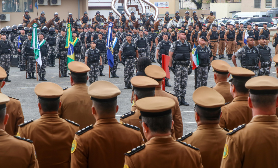 Polícia Militar do Paraná homenageia policiais que participaram da Operação Guarapuava