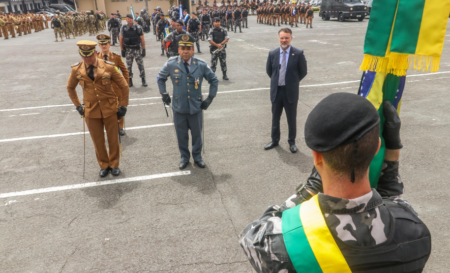 Polícia Militar do Paraná homenageia policiais que participaram da Operação Guarapuava