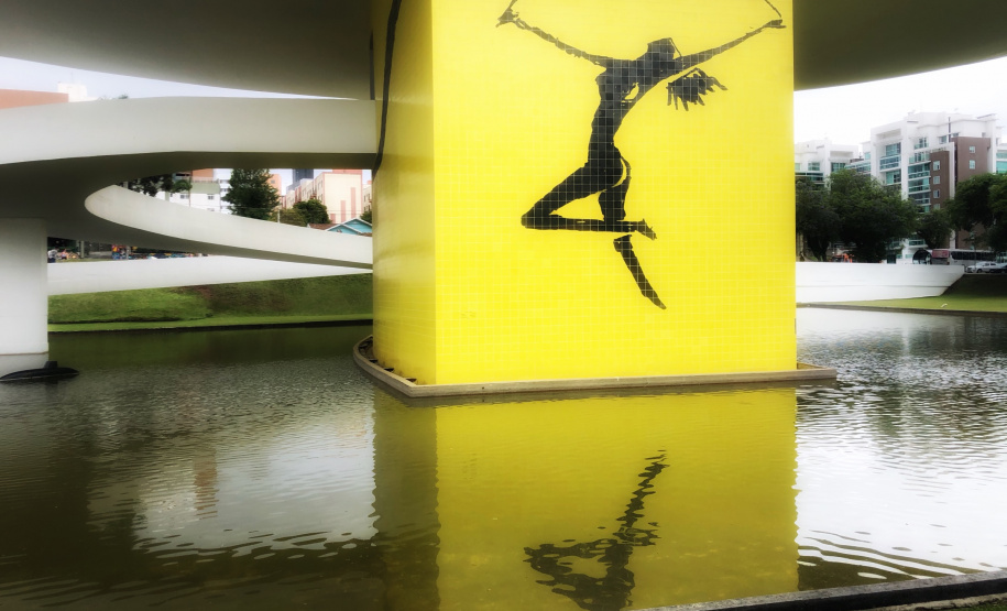 Museu Oscar Niemeyer tem programação especial em outubro para público com mais de 60 anos