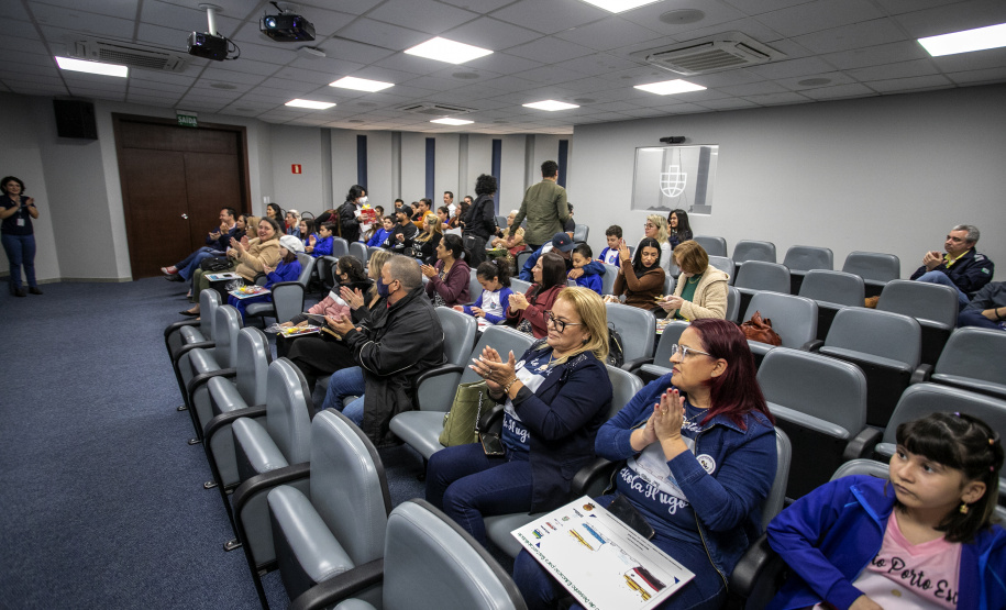 "Após a pandemia, projeto Porto Escola volta a premiar 15 crianças parangonaras"