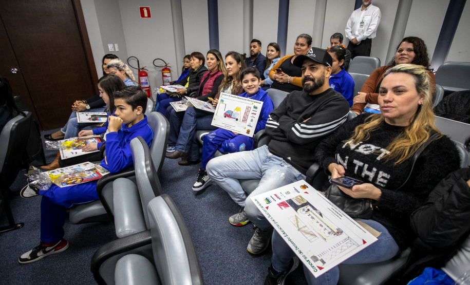 "Após a pandemia, projeto Porto Escola volta a premiar 15 crianças parangonaras"