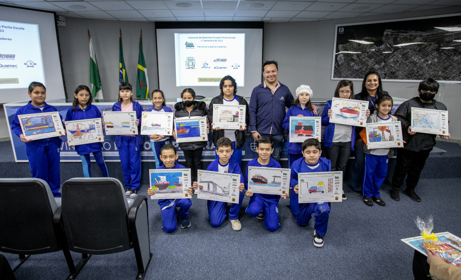 "Após a pandemia, projeto Porto Escola volta a premiar 15 crianças parangonaras"