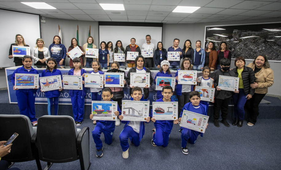 "Após a pandemia, projeto Porto Escola volta a premiar 15 crianças parangonaras"