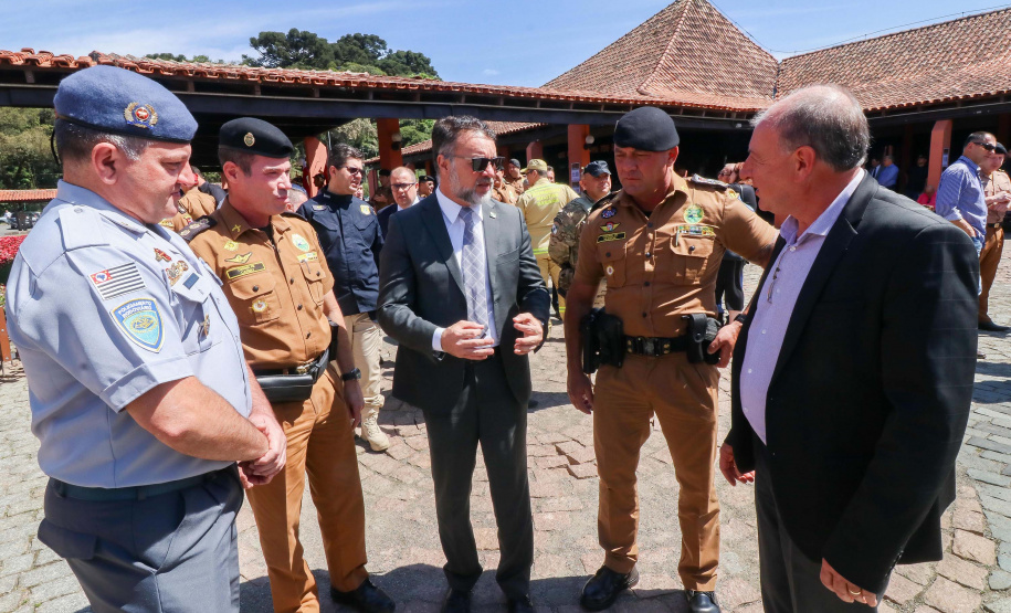 PMPR homenageia militares e autoridades civis no aniversário do BPRv, BPMOA e BOPE