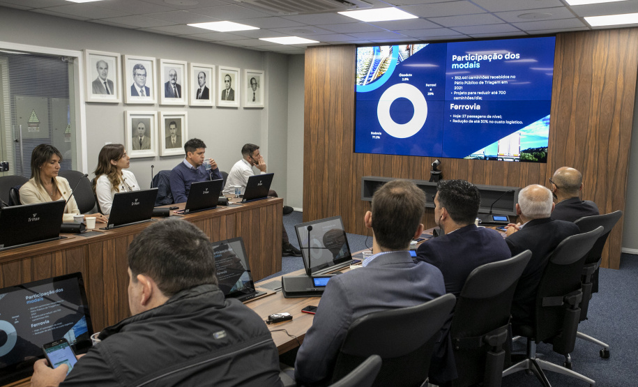 Comitiva argentina visita Porto de Paranaguá para expandir negócios