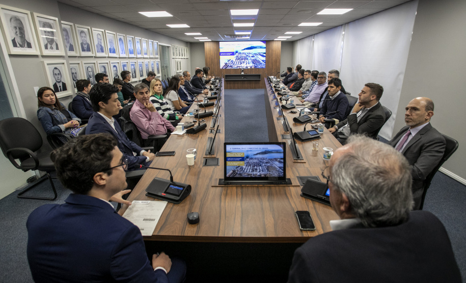 Comitiva argentina visita Porto de Paranaguá para expandir negócios