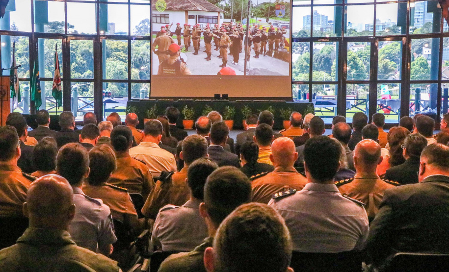 PMPR homenageia militares e autoridades civis no aniversário do BPRv, BPMOA e BOPE