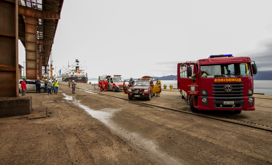 Exercício simulado mobiliza Portos do Paraná contra incêndios em shiploader