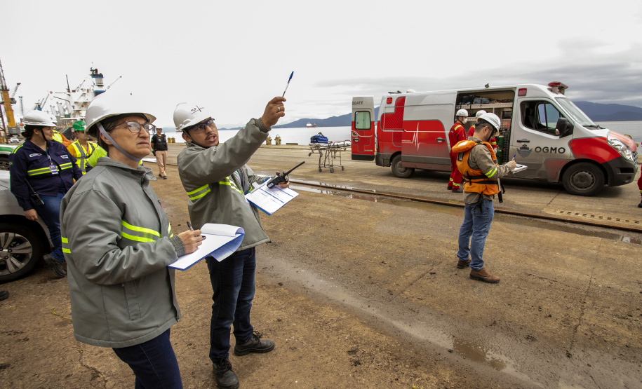 Exercício simulado mobiliza Portos do Paraná contra incêndios em shiploader