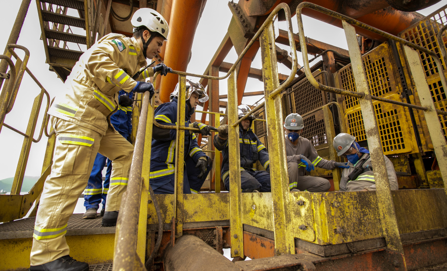 Exercício simulado mobiliza Portos do Paraná contra incêndios em shiploader
